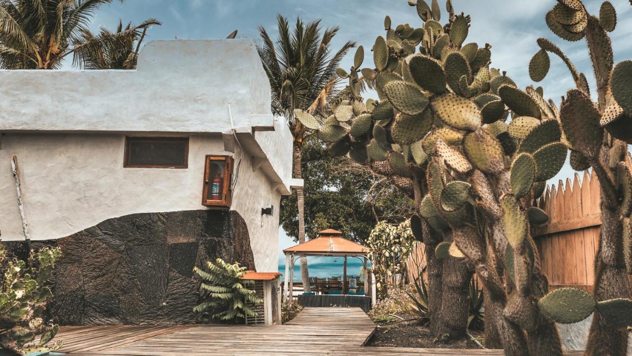 Isamar Hotel Puerto Villamil Exterior photo