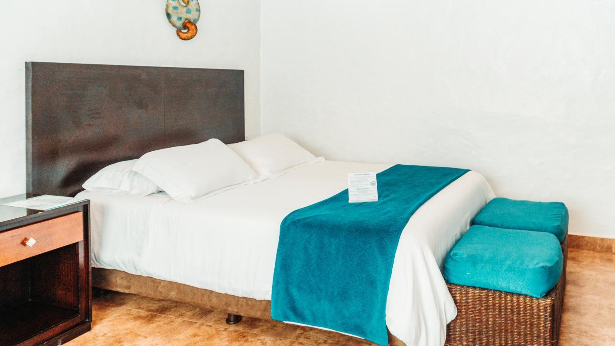 Isamar Hotel Puerto Villamil Exterior photo