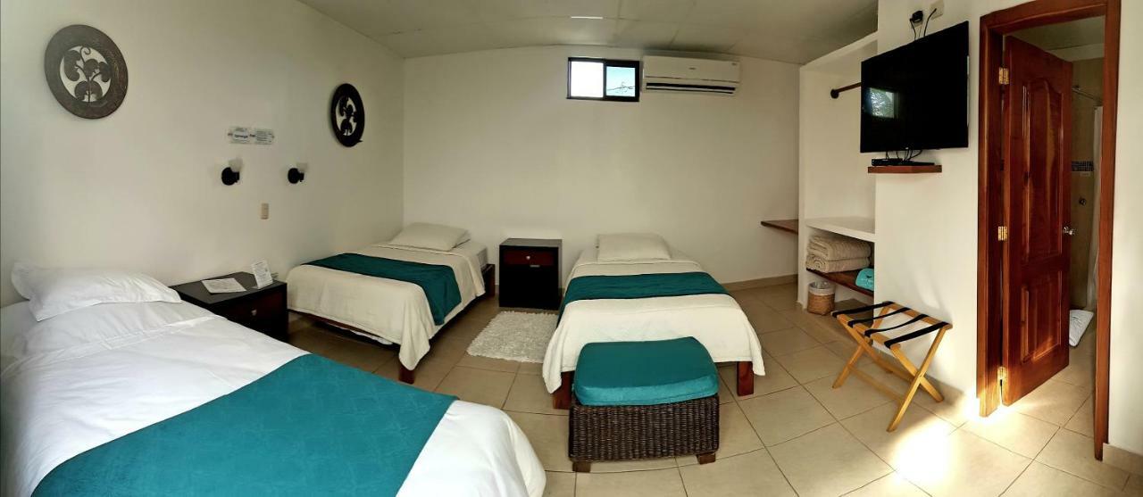 Isamar Hotel Puerto Villamil Exterior photo